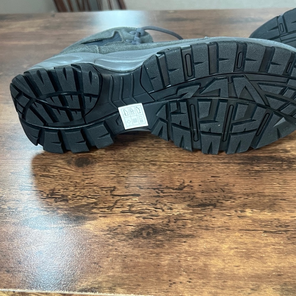 NWT- Men's Waterproof Hiking Boots - 9.5 - Picture 9 of 10